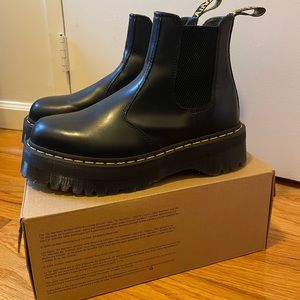 Doc Marten 2976 PLATFORM CHELSEA BOOTS. Womens 10. Black